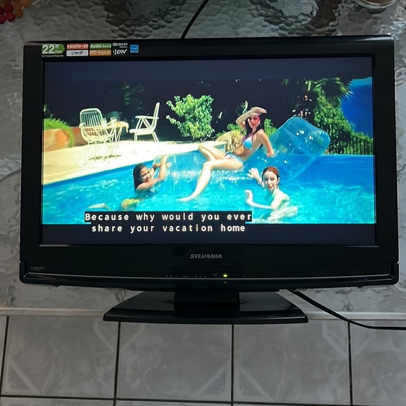 22 inches TV (Sylvania) - Picture 1 of 9